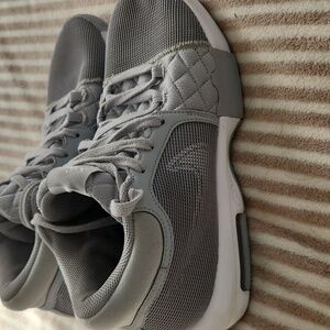 Nike LBJ Witness VIII